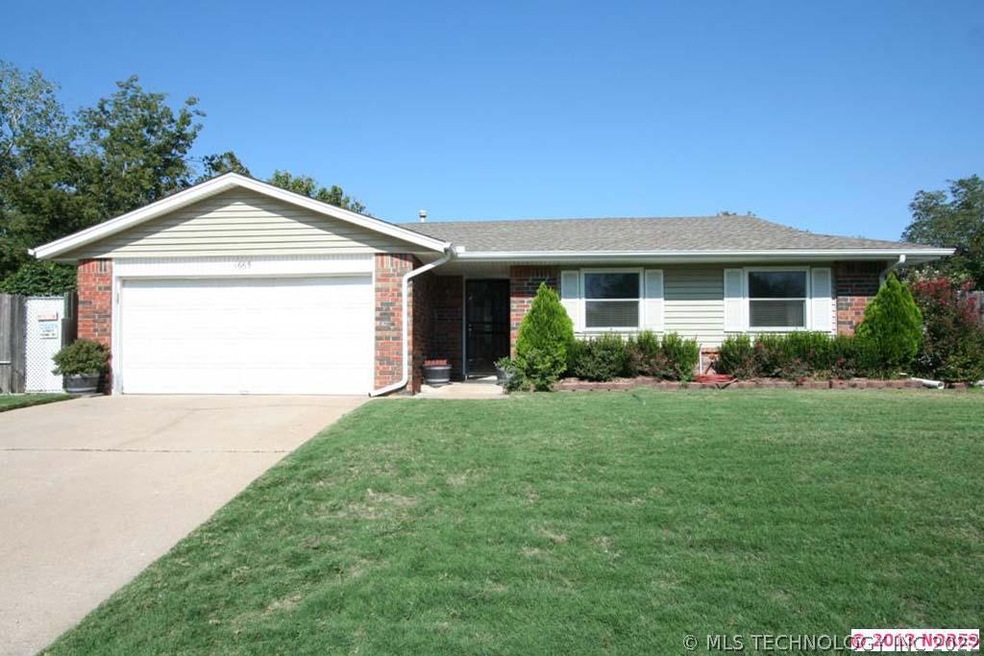 view from front, very well maintained w/ newer vin