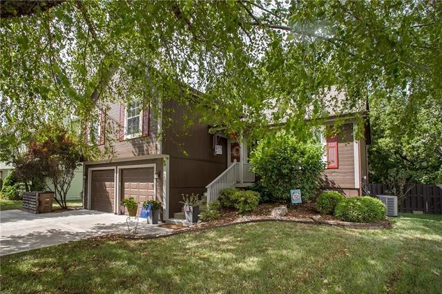 406 S Huntsman Blvd, Raymore, MO 64083 - photo 1