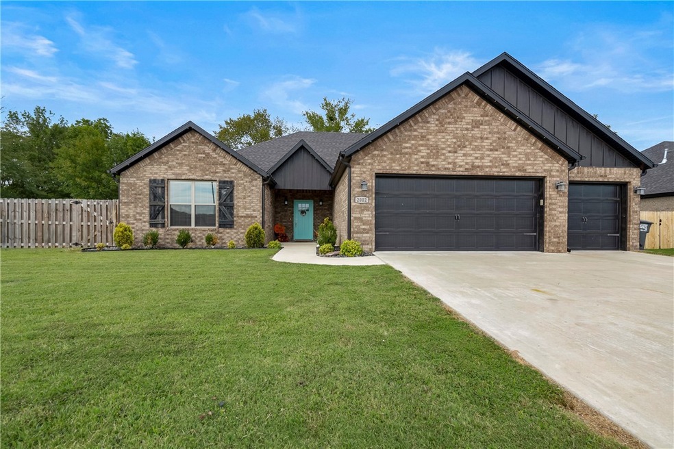 2002 Riverstone Dr, Fayetteville, AR 72701 - photo 1