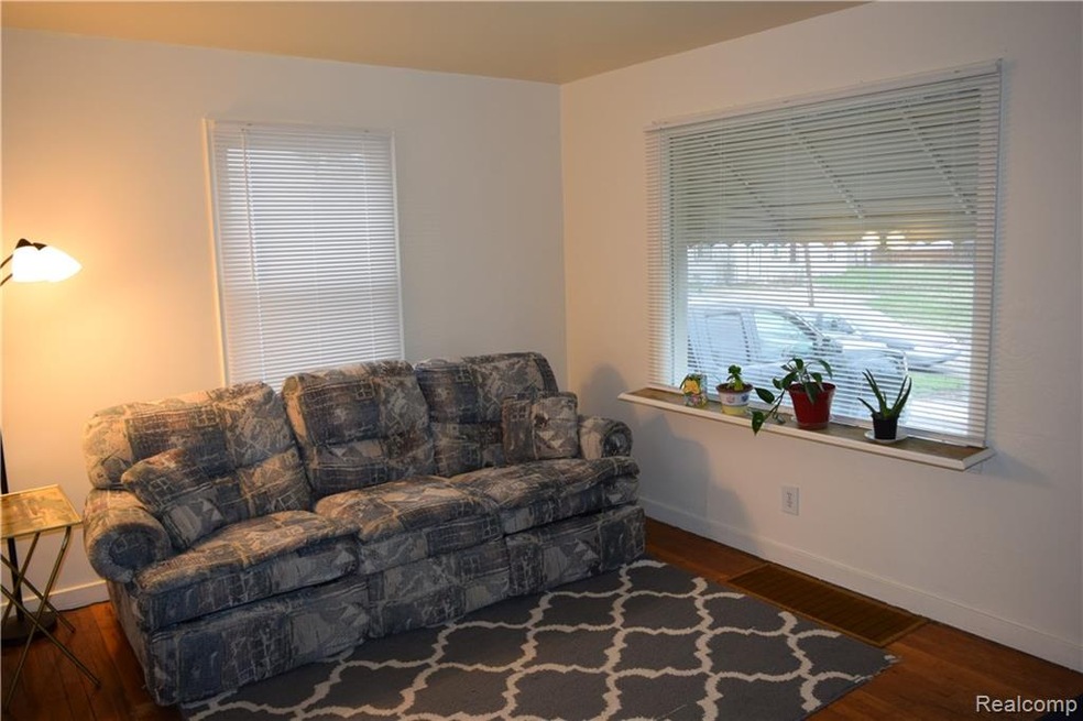 1413 Beaver Ave, Flint, MI 48503 - photo 1