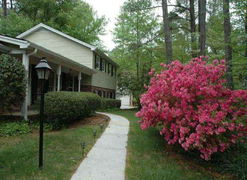Exterior Front. Superb Roswell location! North Poi