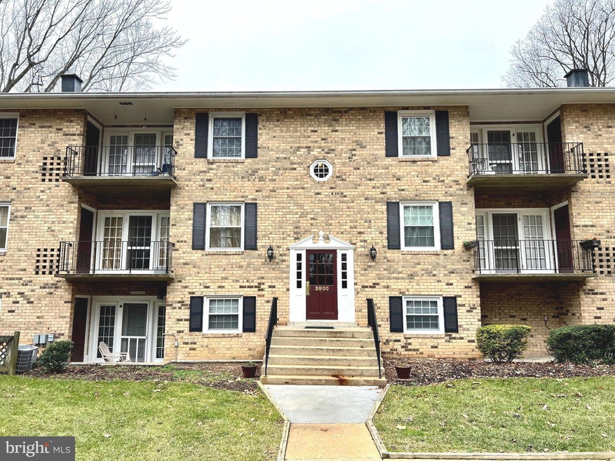 3800 Lyndhurst Dr unit 303, Fairfax, VA 22031 - photo 1