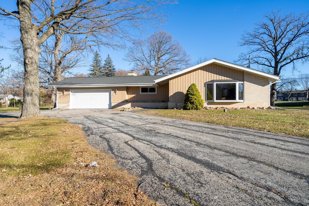 W176N4932 Christopher Ct, Menomonee Falls, WI 53051 - photo 1