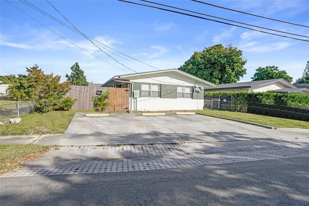 29 SW 8th Ave unit 1, Dania, FL 33004 - photo 1