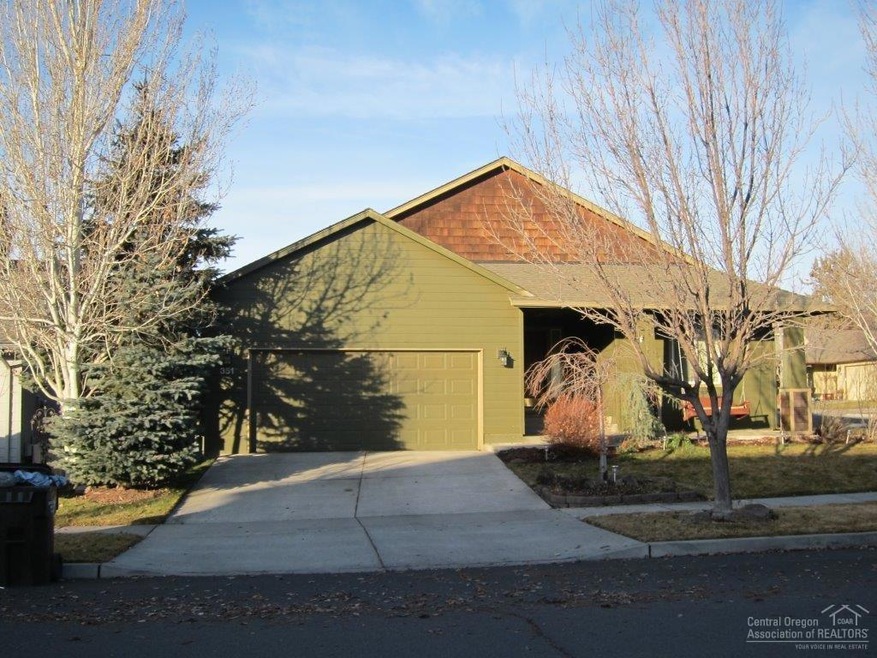 351 NW 25th St, Redmond, OR 97756 - photo 1