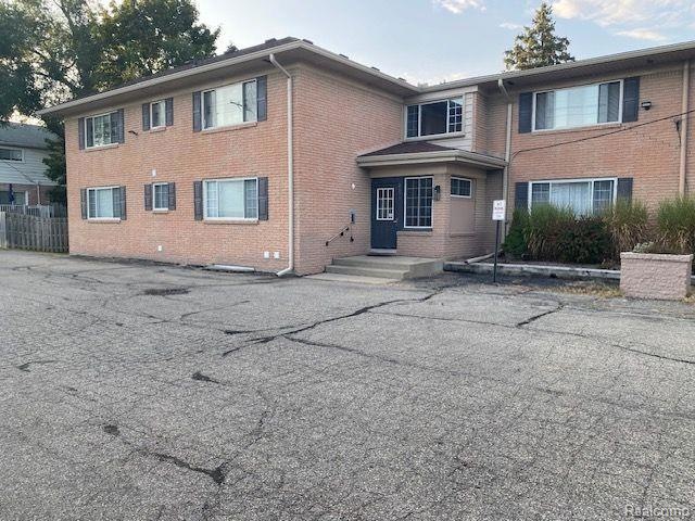 Exterior Photo 1