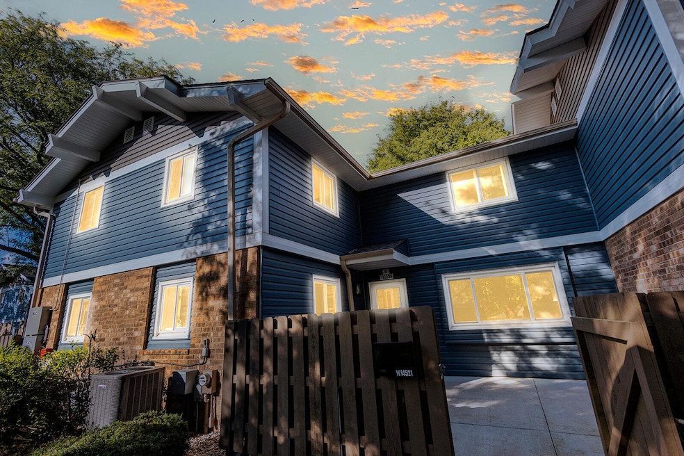 N76W14521 Northpoint Ct, Menomonee Falls, WI 53051 - photo 1