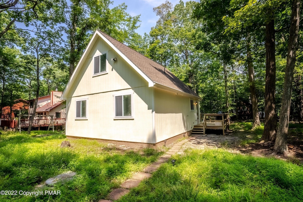 144 Clifton Dr, Bushkill, PA 18324 - photo 1