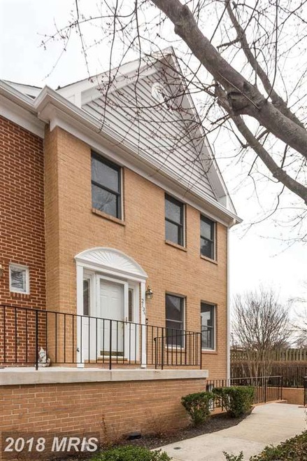 213 Locust St SE unit A1, Vienna, VA 22180 - photo 1