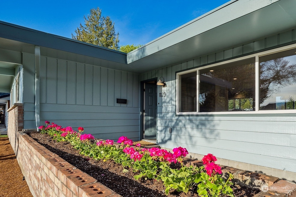 1123 Loraine St, Enumclaw, WA 98022 - photo 1
