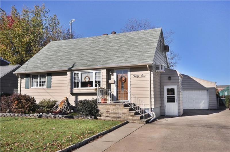 31 Dowling Pkwy, Woodland Park, NJ 07424 - photo 1