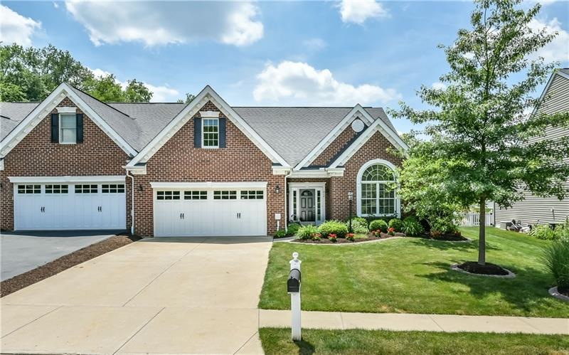 ~ ELEGANT, SPACIOUS CARRIAGE HOME IN PARKVIEW ESTA