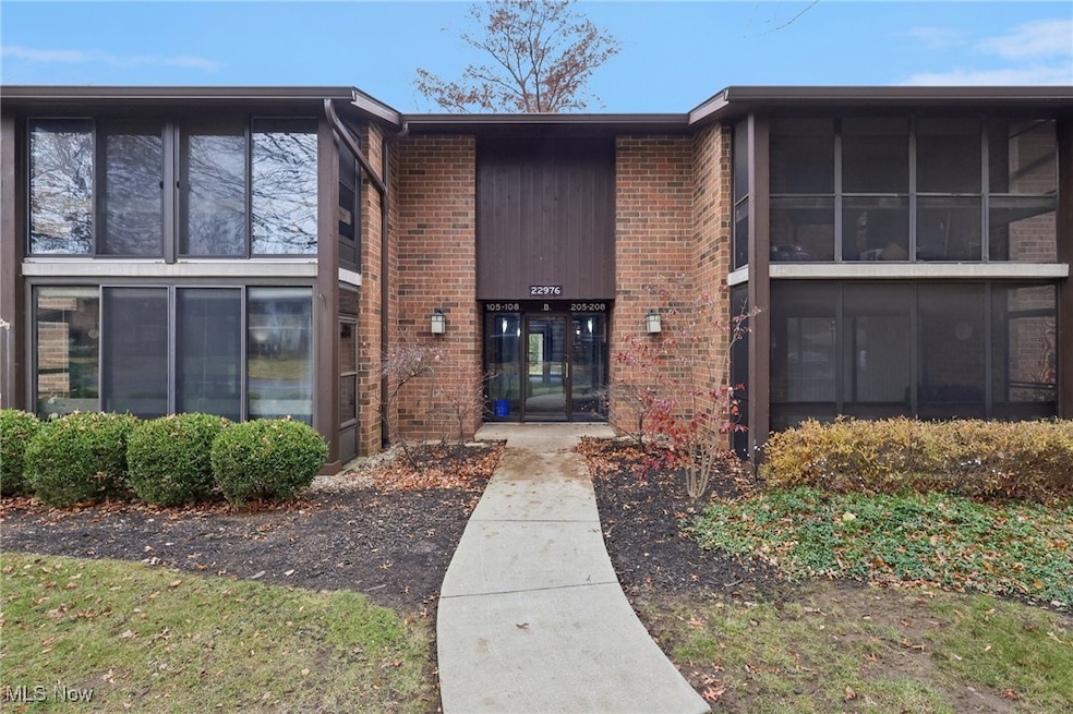 22976 Maple Ridge Rd unit B 105, North Olmsted, OH 44070 - photo 1