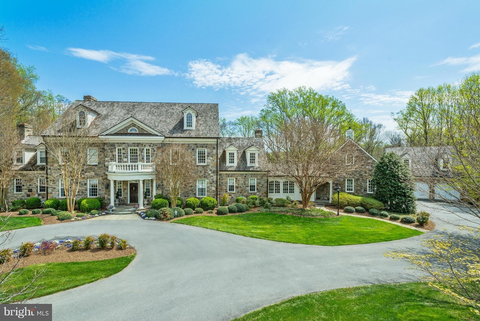 8610 Country Club Dr, Bethesda, MD 20817 - photo 1