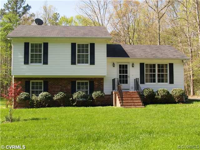 26700 Oxford Rd, Ruther Glen, VA 22546 - photo 1