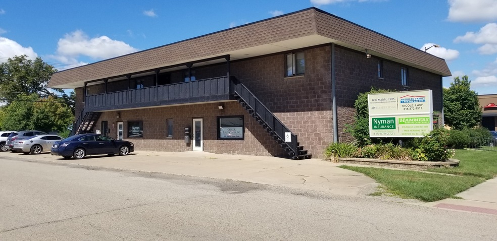 15 W Warren St unit 3, Princeton, IL 61356 - photo 1