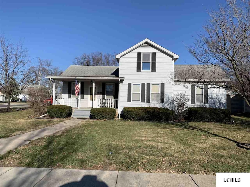 702 Decatur St, Lincoln, IL 62656 - photo 1
