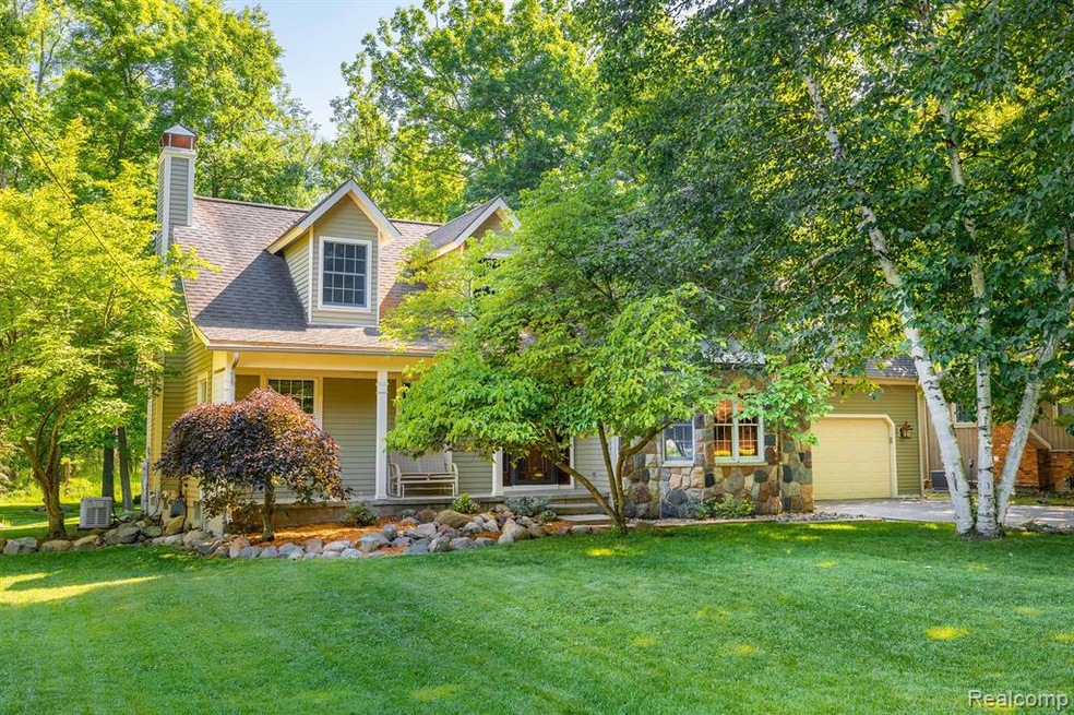 8215 Island Blvd, Grosse Ile