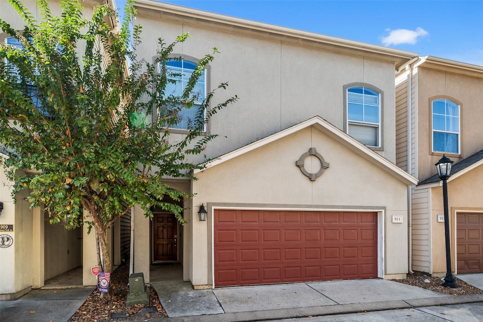 911 Mckinney Park Ln, Houston, TX 77003 - photo 1