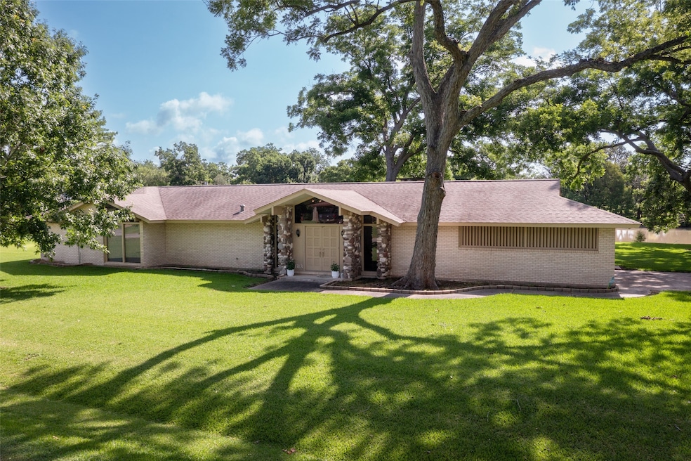 Welcome home to your custom lakefront home at 613