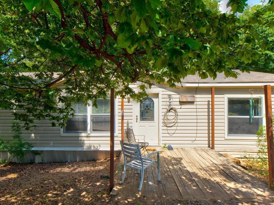 302 Pine Bluff Ln, Springtown, TX 76082 - photo 1