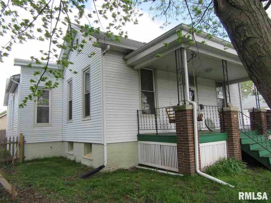 726 Pulaski St, Lincoln, IL 62656 - photo 1