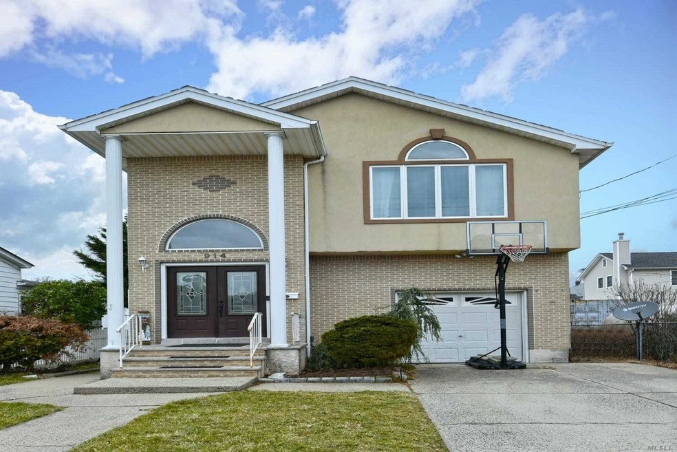 914 Garfield St, Franklin Square, NY 11010 - photo 1