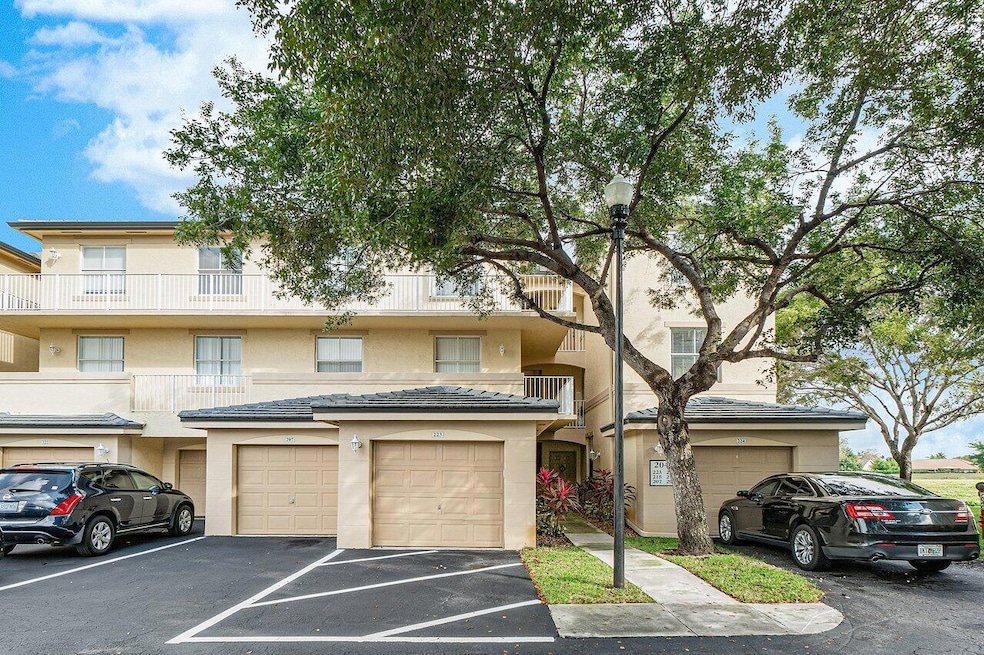 2040 Greenview Shores Blvd unit 223, Wellington, FL 33414 - photo 1