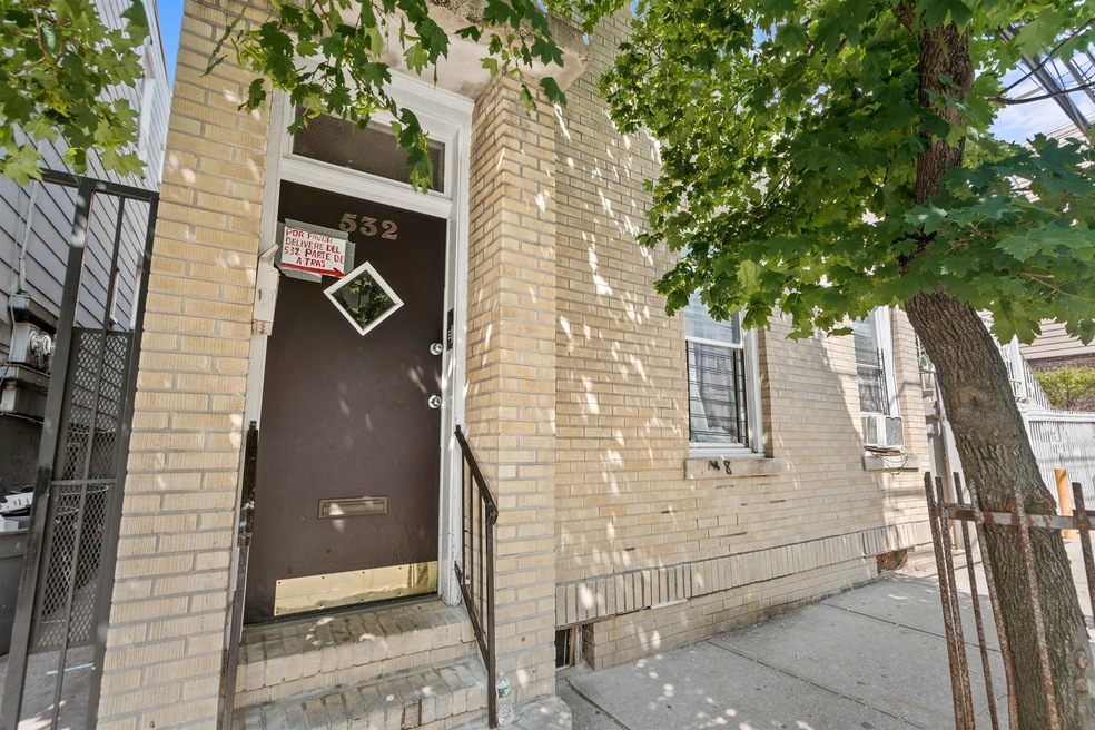 532 Lincoln St, Union City, NJ 07087 - photo 1