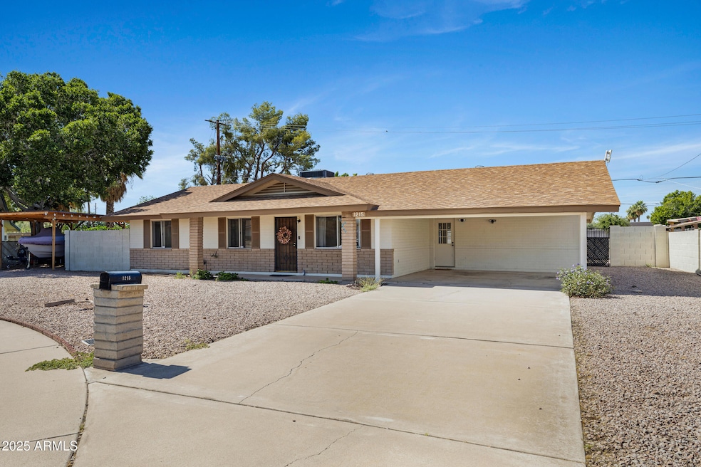 1215 E Geneva Dr-3
