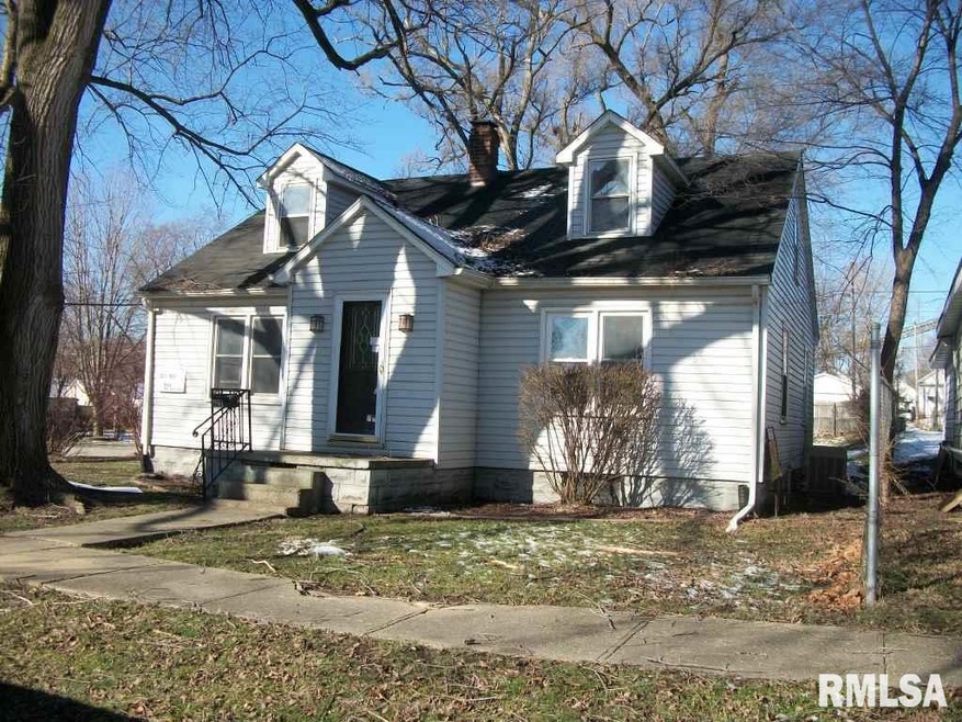 627 S Mclean St, Lincoln, IL 62656 - photo 1