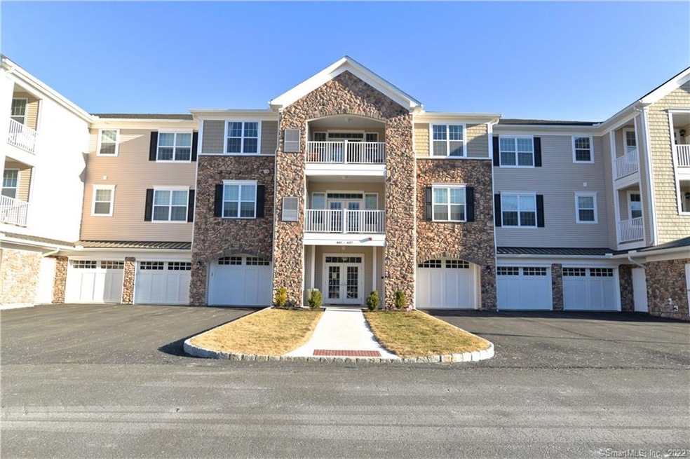437 Brookside Ct unit 437, Newtown, CT 06470 - photo 1