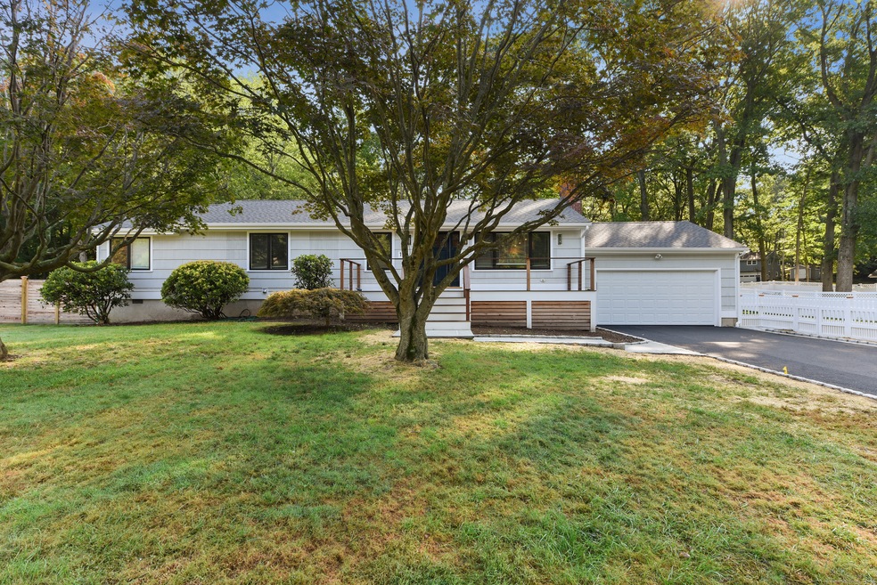 103 Arden Rd, Trumbull, CT 06611 - photo 1