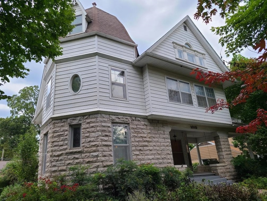 1010 E 9th Ave, Winfield, KS 67156 - photo 1