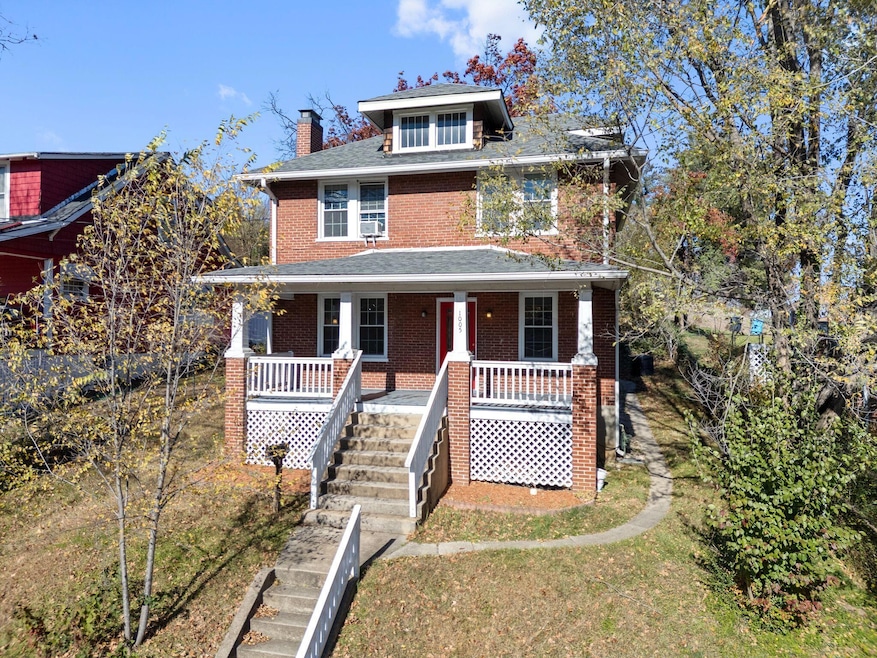 1005 Howbert Ave SW, Roanoke, VA 24015 - photo 1