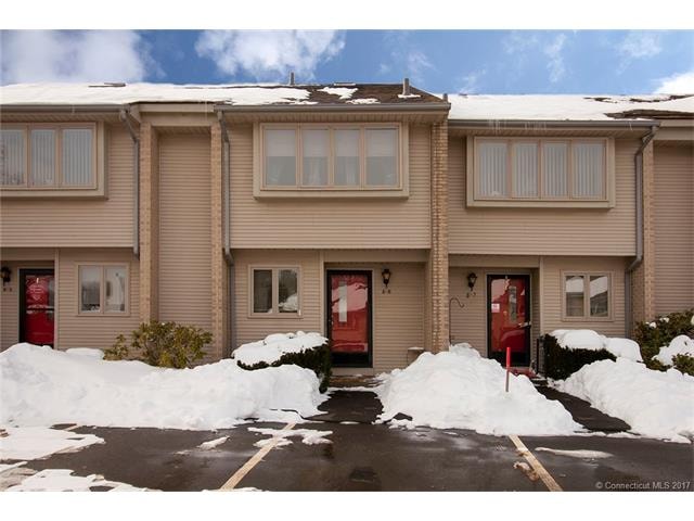 827 Oronoke Rd unit 8-6, Waterbury, CT 06708 - photo 1