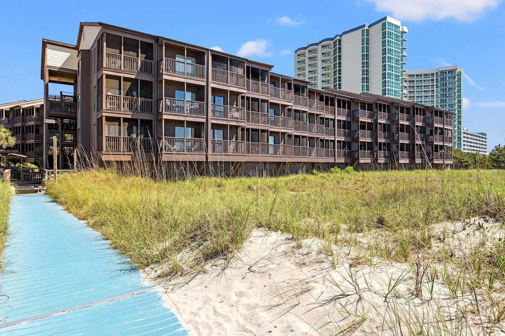 View of apartment building / complex