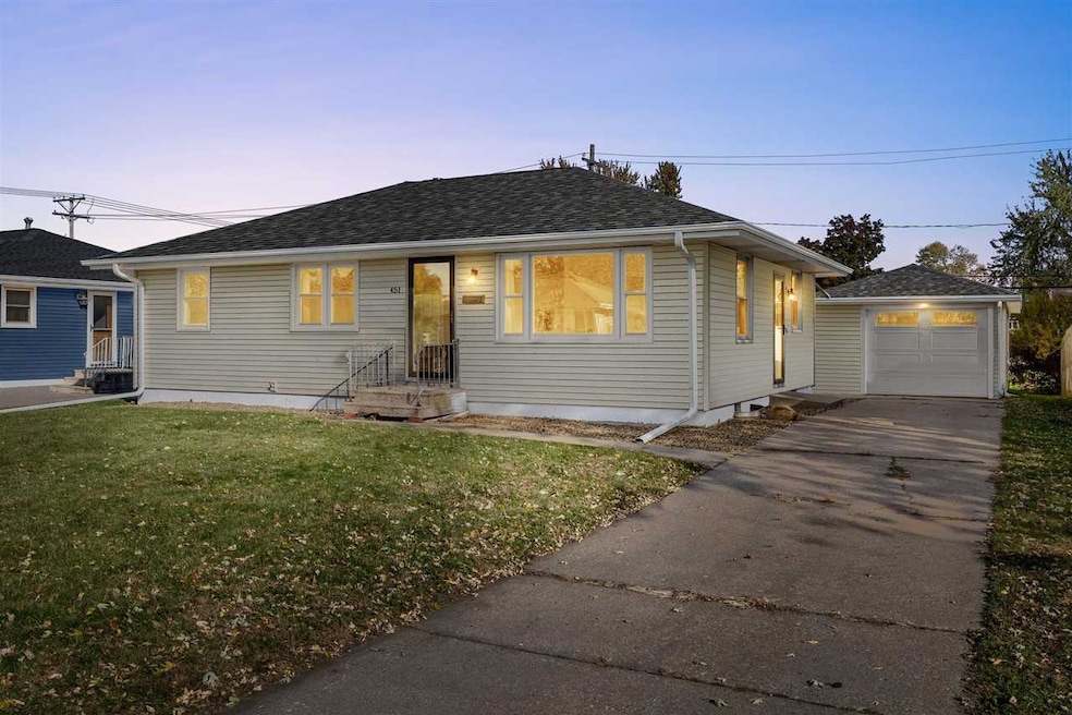 451 23rd St NW, Cedar Rapids, IA 52405 - photo 1