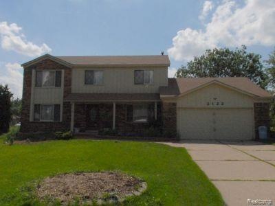 2122 Kolomyia St, West Bloomfield, MI 48324 - photo 1
