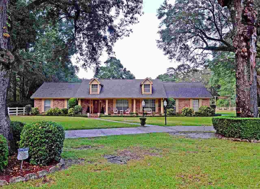 9824 Heather Dr, Cantonment, FL 32533 - photo 1