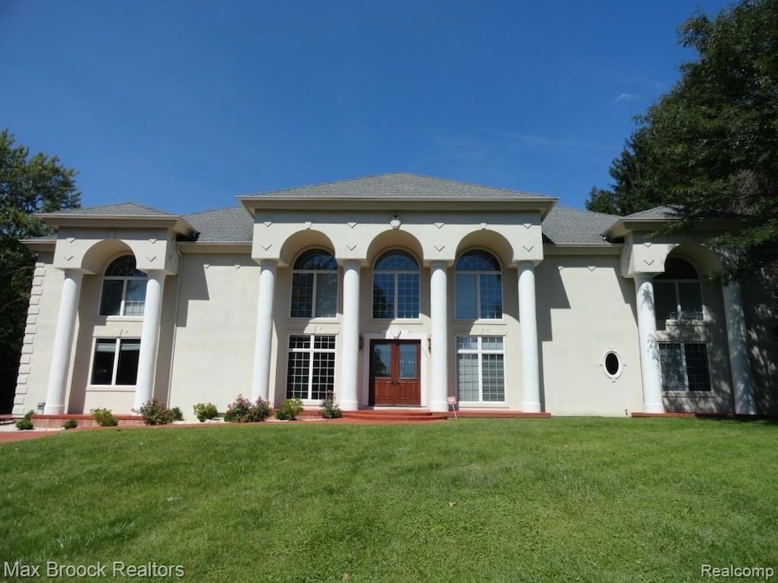 1035 E Long Lake Rd, Bloomfield Hills, MI 48304 - photo 1