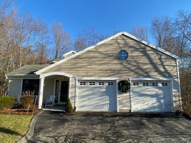 49 Red Cedar Cir, Orange, CT 06477 - photo 1