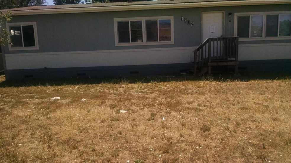1202 Homedale Rd, Klamath Falls, OR 97603 - photo 1