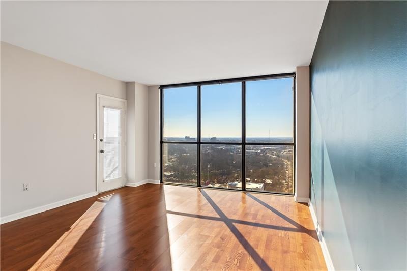 Floor-to-ceiling, wall-to-wall window with direct 
