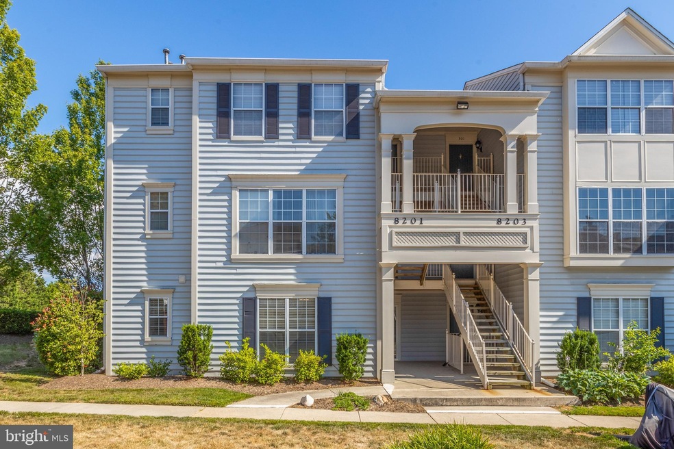 8201 Crossbrook Ct unit 101, Lorton, VA 22079 - photo 1