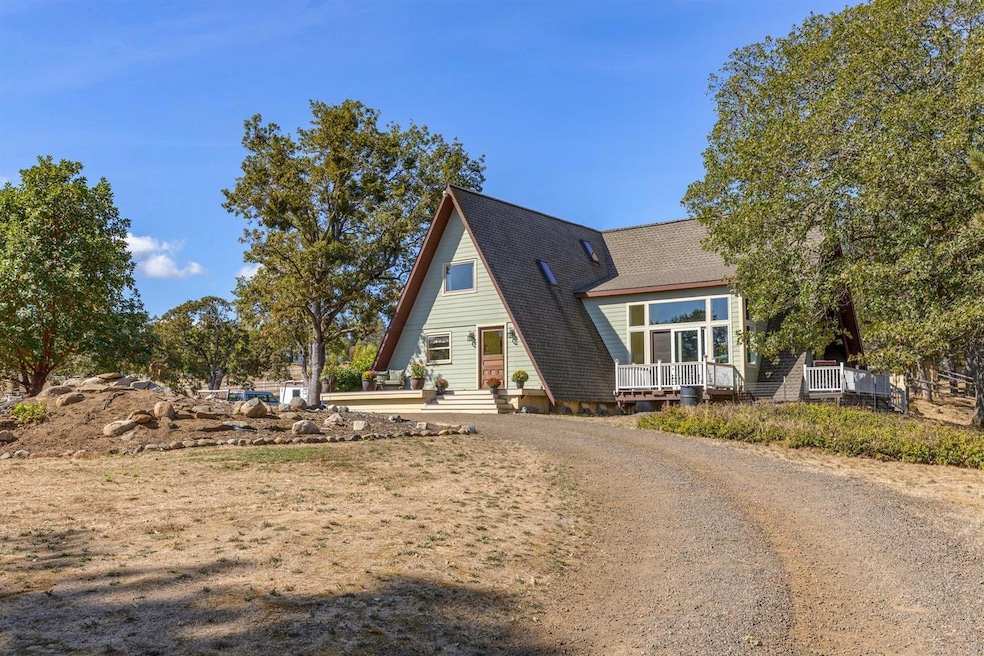 3716 Walker Creek Rd, Central Point, OR 97502 - photo 1