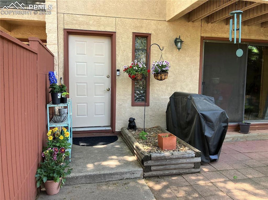 WELCOME HOME Front entry Courtyard fully fenced for privacy