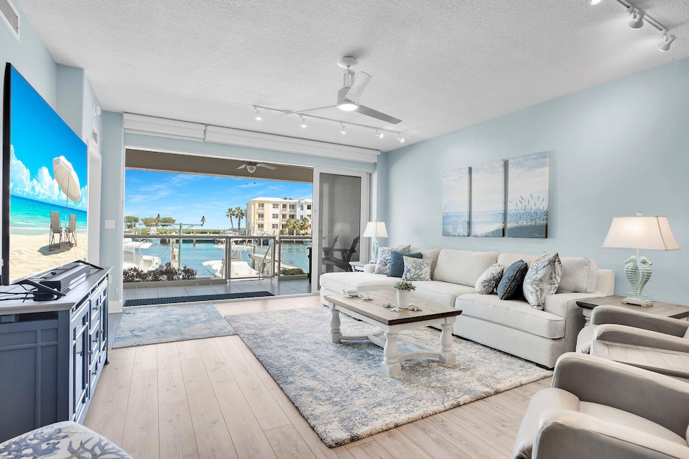 Waterfront Mariners Club Condo 113