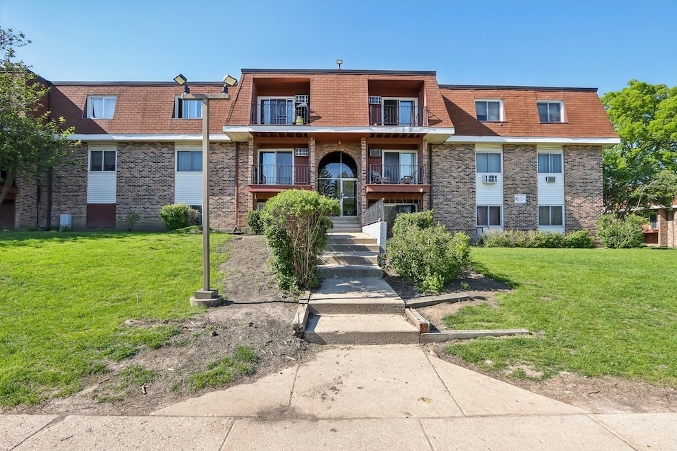 600 Mesa Dr unit 103, Hoffman Estates, IL 60169 - photo 1