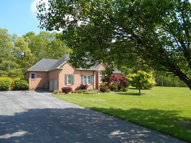 1025 Mountain Top Ln, Cookeville, TN 38506 - photo 1